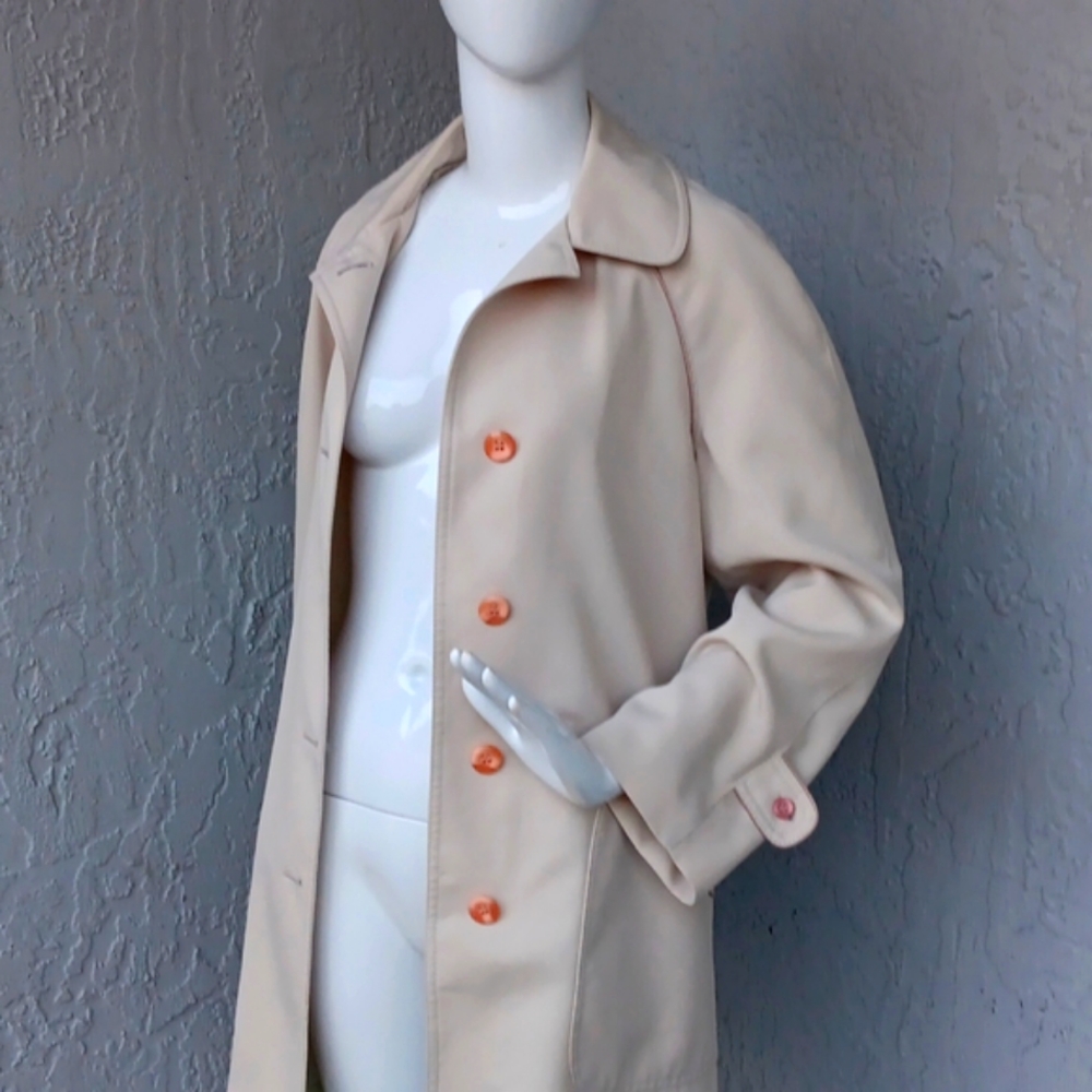 FORECASTER INTERNATIONAL LADIES VINTAGE IVORY (5) BUTTON TRENCH COAT
